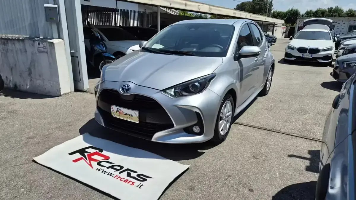 Usata Toyota Yaris Hybrid Style 92 CV (67 kW) 2023 Grigio Berlina