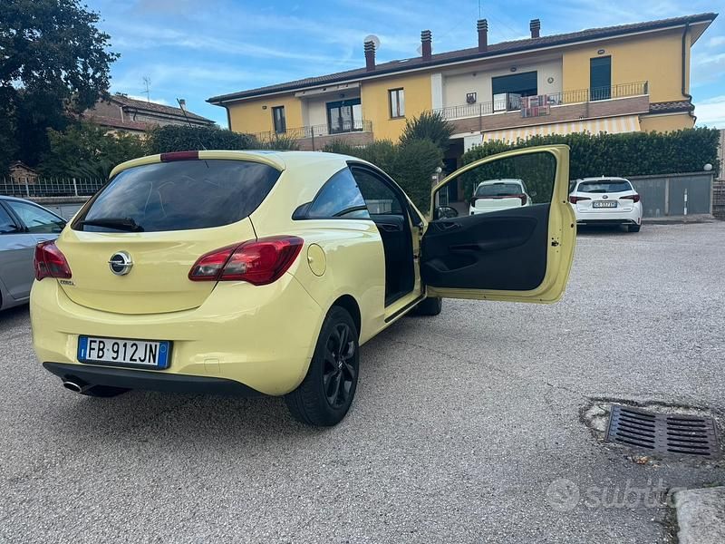 Usata Opel Corsa 90 CV (66 kW) 2015 Giallo Coupé