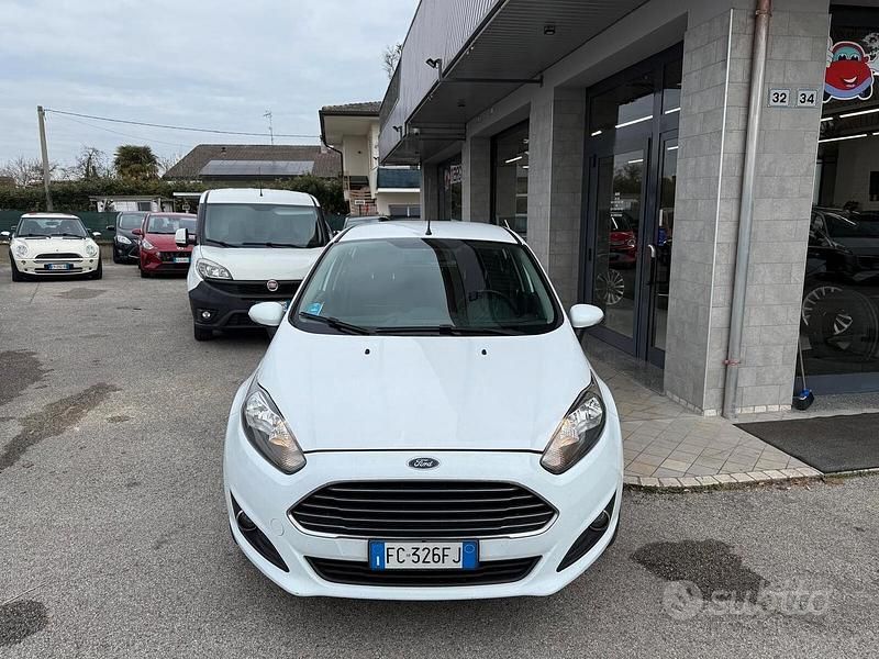 Usata Ford Fiesta 60 CV (44 kW) 2016 Bianco Berlina