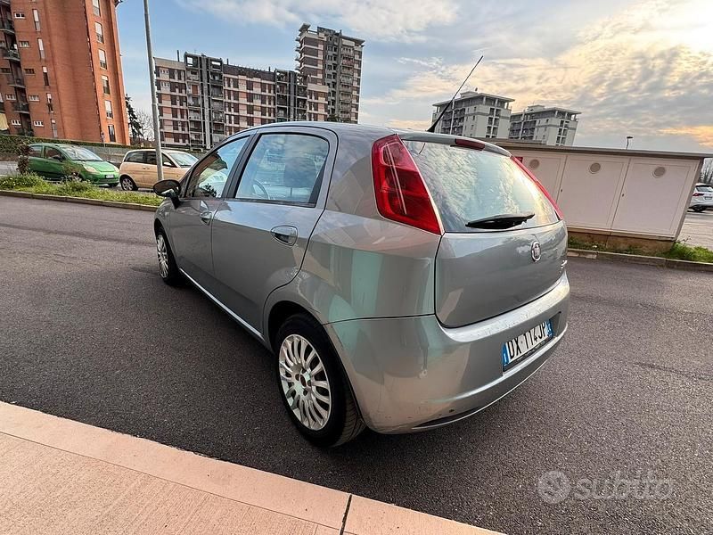 Usata Fiat Grande Punto 75 CV (55 kW) 2010 Grigio Utilitaria
