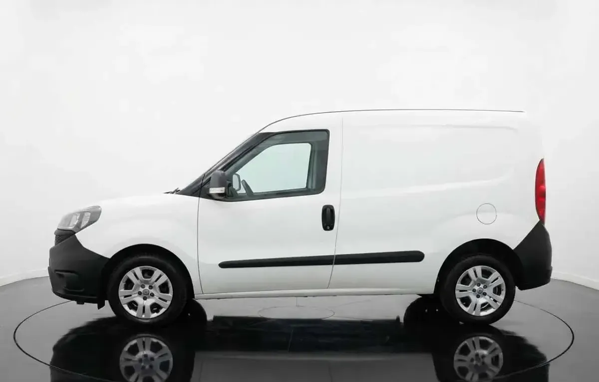 Usata Fiat Doblò S 105 CV (77 kW) 2022 Bianco Monovolume