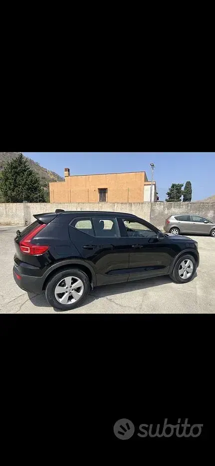 Usata Volvo XC40 Momentum 163 CV (119 kW) 2021 Nero SUV