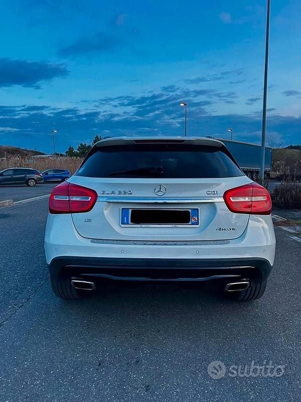 Usata Mercedes GLA220 170 CV (125 kW) 2015 Bianco SUV