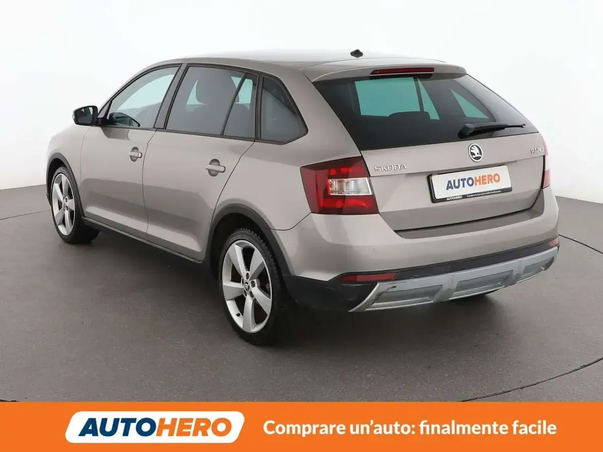 Usata Skoda 110 R ScoutLine 110 CV (80 kW) 2018 Beige Berlina