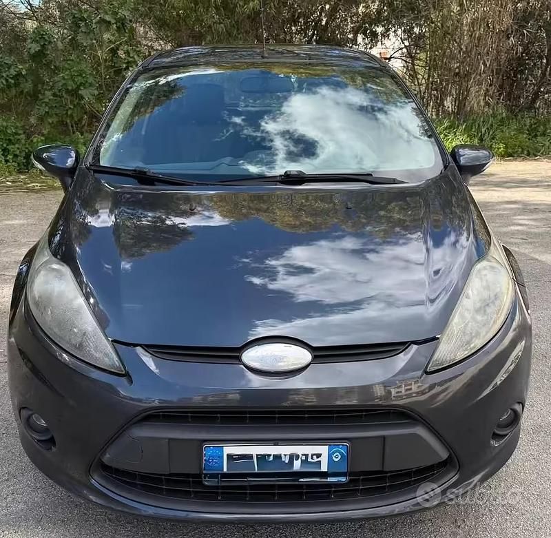 Usata Ford Fiesta Titanium 70 CV (51 kW) 2009 Grigio Utilitaria