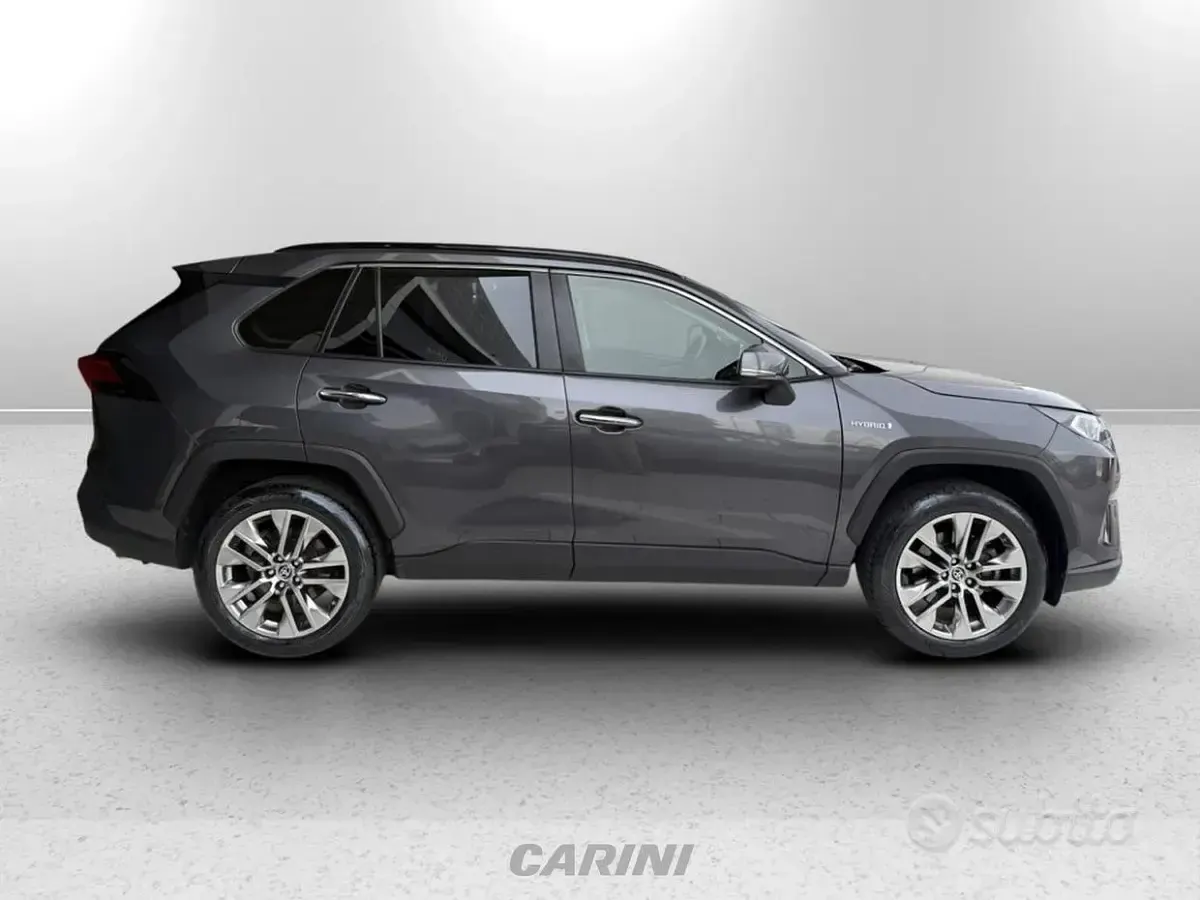 Usata Toyota RAV4 Hybrid Lounge 178 CV (130 kW) 2021 Grigio SUV