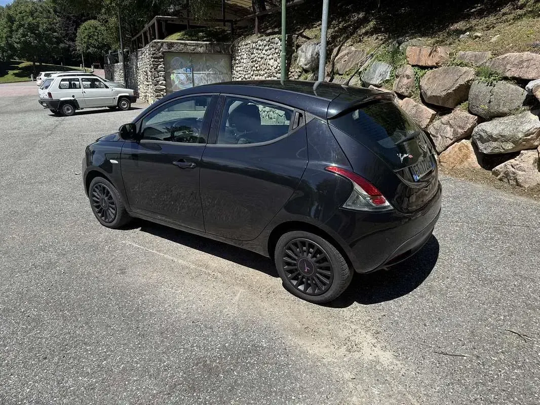 Usata Lancia Ypsilon 69 CV (50 kW) 2014 Utilitaria