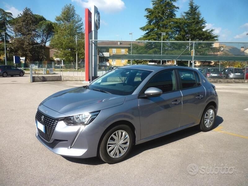 Usata Peugeot 208 Active 102 CV (75 kW) 2021 Argento Utilitaria