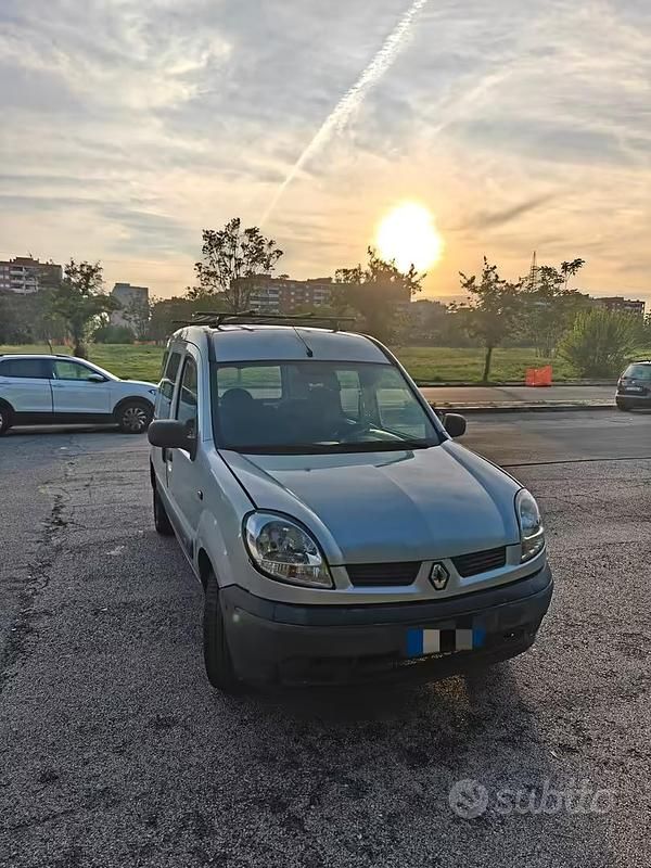 Usata Renault Kangoo 75 CV (55 kW) 2005 Grigio Monovolume
