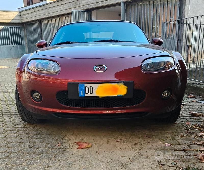 Rosso Usata 2006 Mazda MX5 High Cabrio | 12.700 € (Cara) - Immagine 1/4