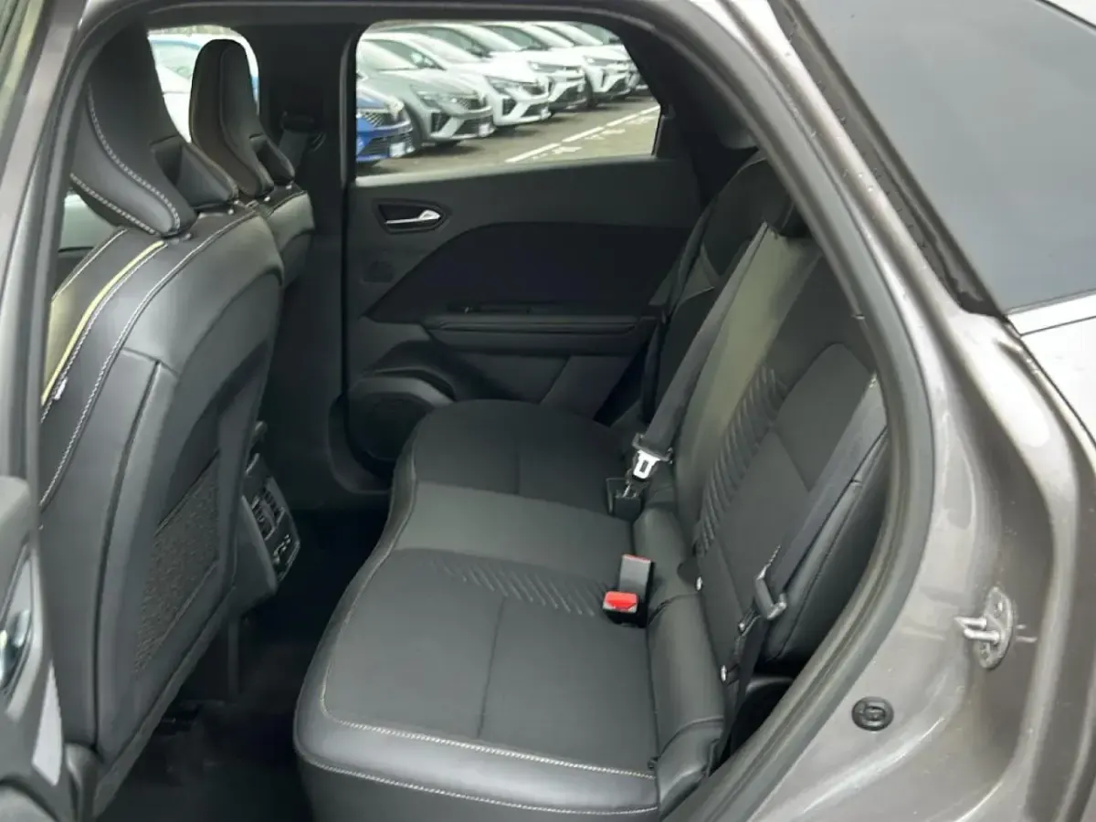 Usata Renault Clio Iconic 145 CV (106 kW) 2025 Grigio Utilitaria