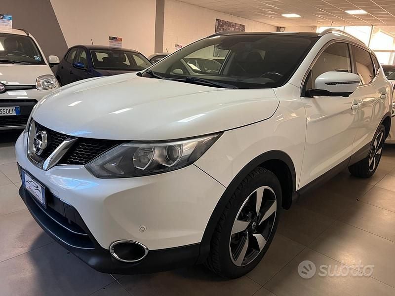 Usata Nissan Qashqai Tekna 131 CV (96 kW) 2016 Bianco SUV