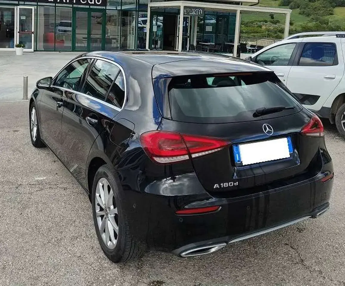 Usata Mercedes A180 Business 116 CV (85 kW) 2018 Nero Berlina
