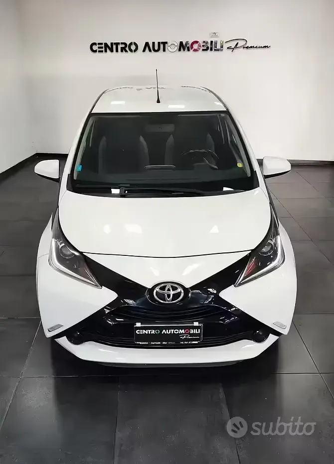 Usata Toyota Aygo X-wave 69 CV (50 kW) 2017 Bianco Utilitaria