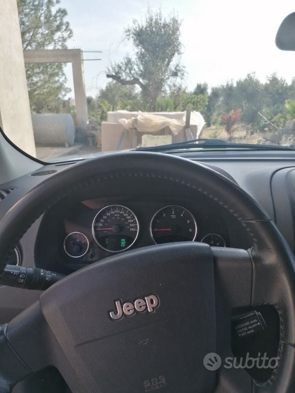 Usata Jeep Patriot 140 CV (102 kW) 2009 Grigio SUV