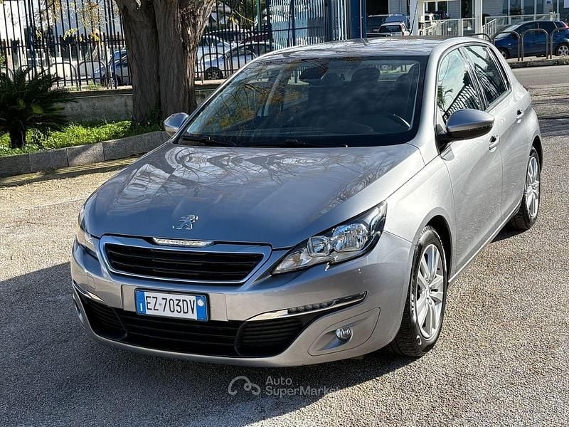 Usata 2015 Peugeot 308 Tre volumi | 8900 € (Ottimo prezzo) - Immagine 1/4