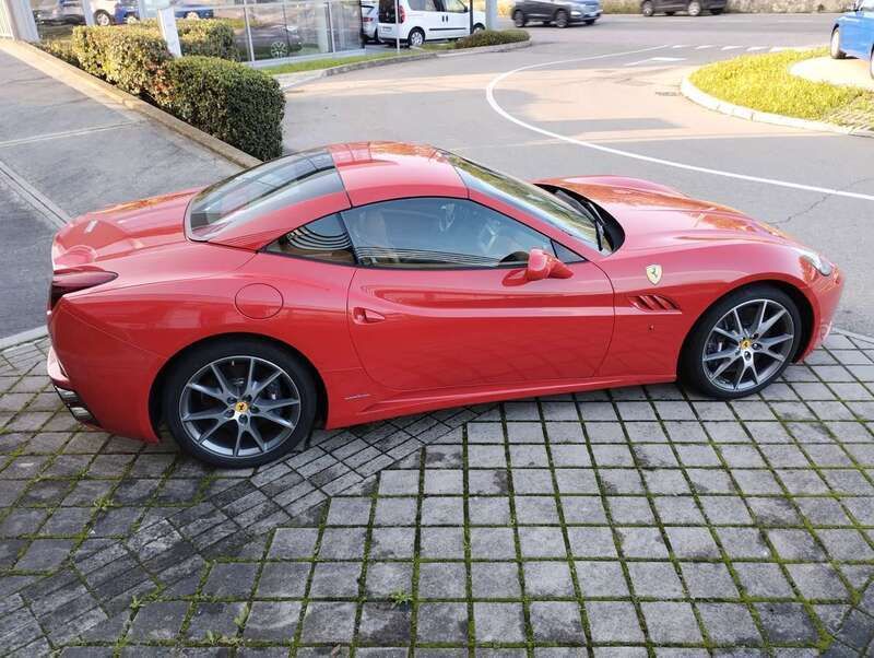 Usata Ferrari California 489 CV (359 kW) 2012 Rosso Cabrio