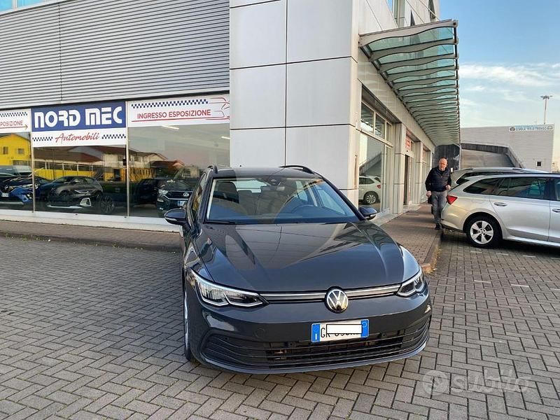Usata VW Golf VIII Life 150 CV (110 kW) 2022 Grigio Station wagon