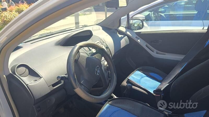 Usata 2010 Toyota Yaris Due volumi | 5000 € (Buon prezzo) - Immagine 1/4