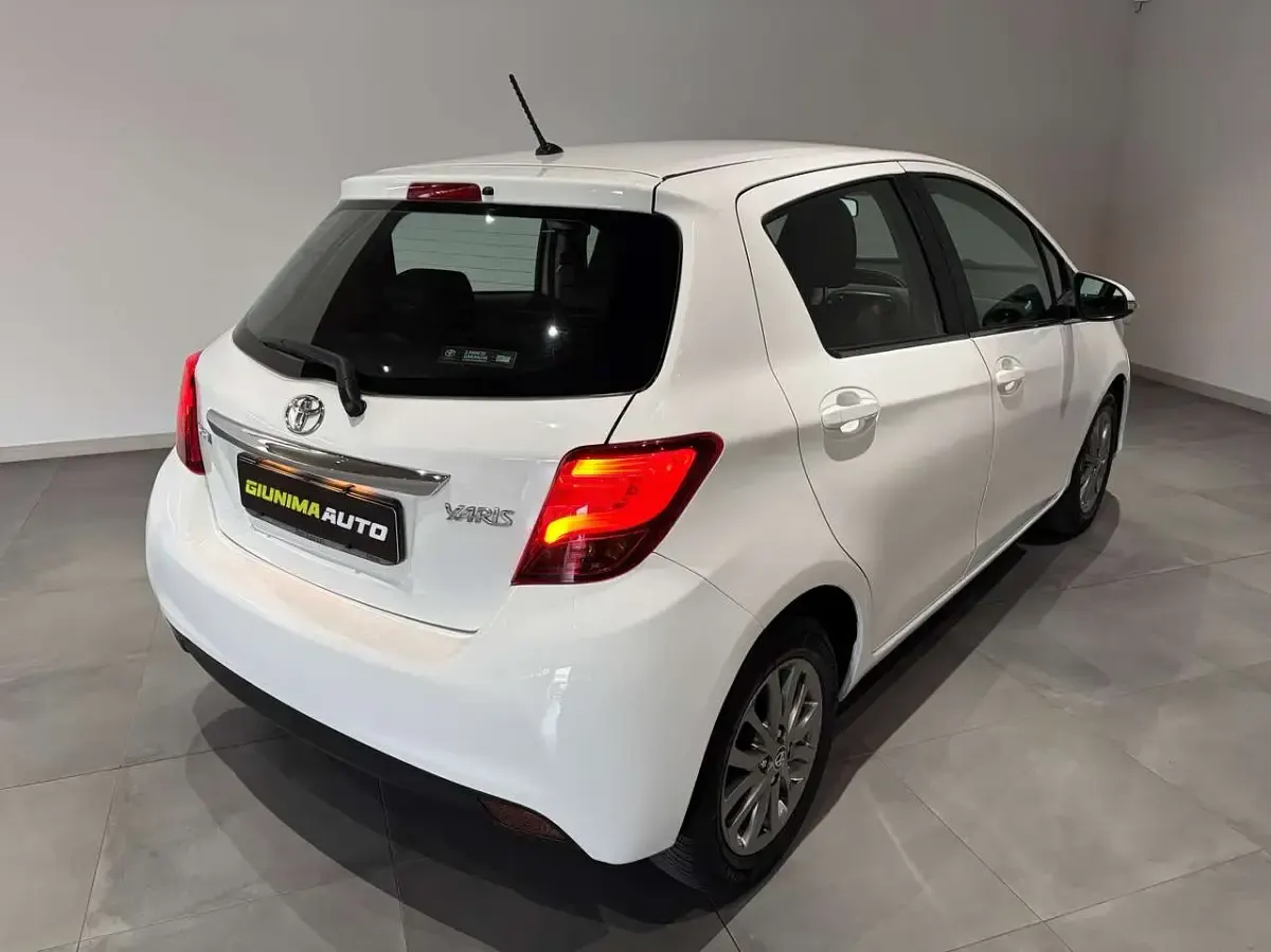 Usata Toyota Yaris 69 CV (50 kW) 2017 Bianco Berlina