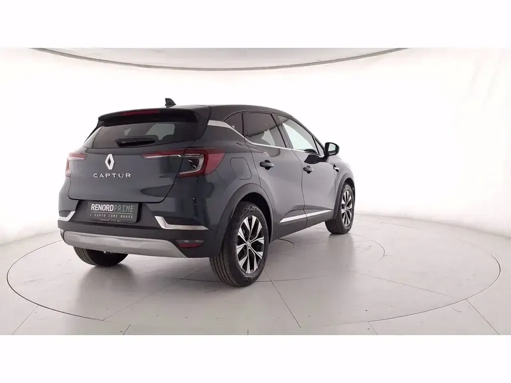 Usata Renault Captur Techno 140 CV (102 kW) 2023 Blu scuro SUV