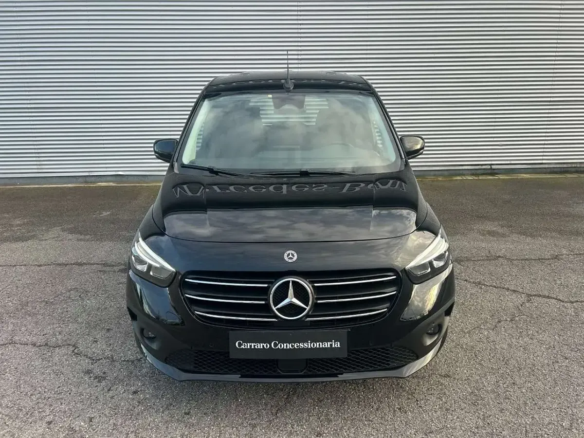Usata Mercedes 180 Premium 116 CV (85 kW) 2023 Nero Berlina