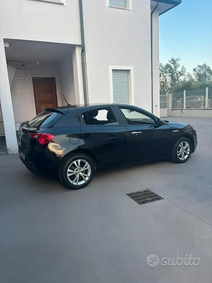 Usata Alfa Romeo Giulietta 109 CV (80 kW) 2014 Nero Utilitaria