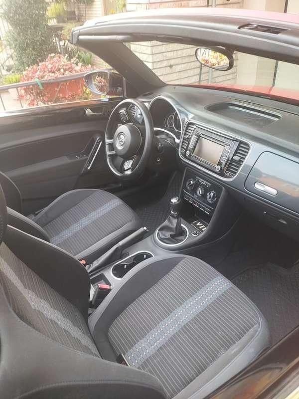 Usata VW Beetle Cabriolet Sportline 140 CV (102 kW) 2013 Rosso Cabrio