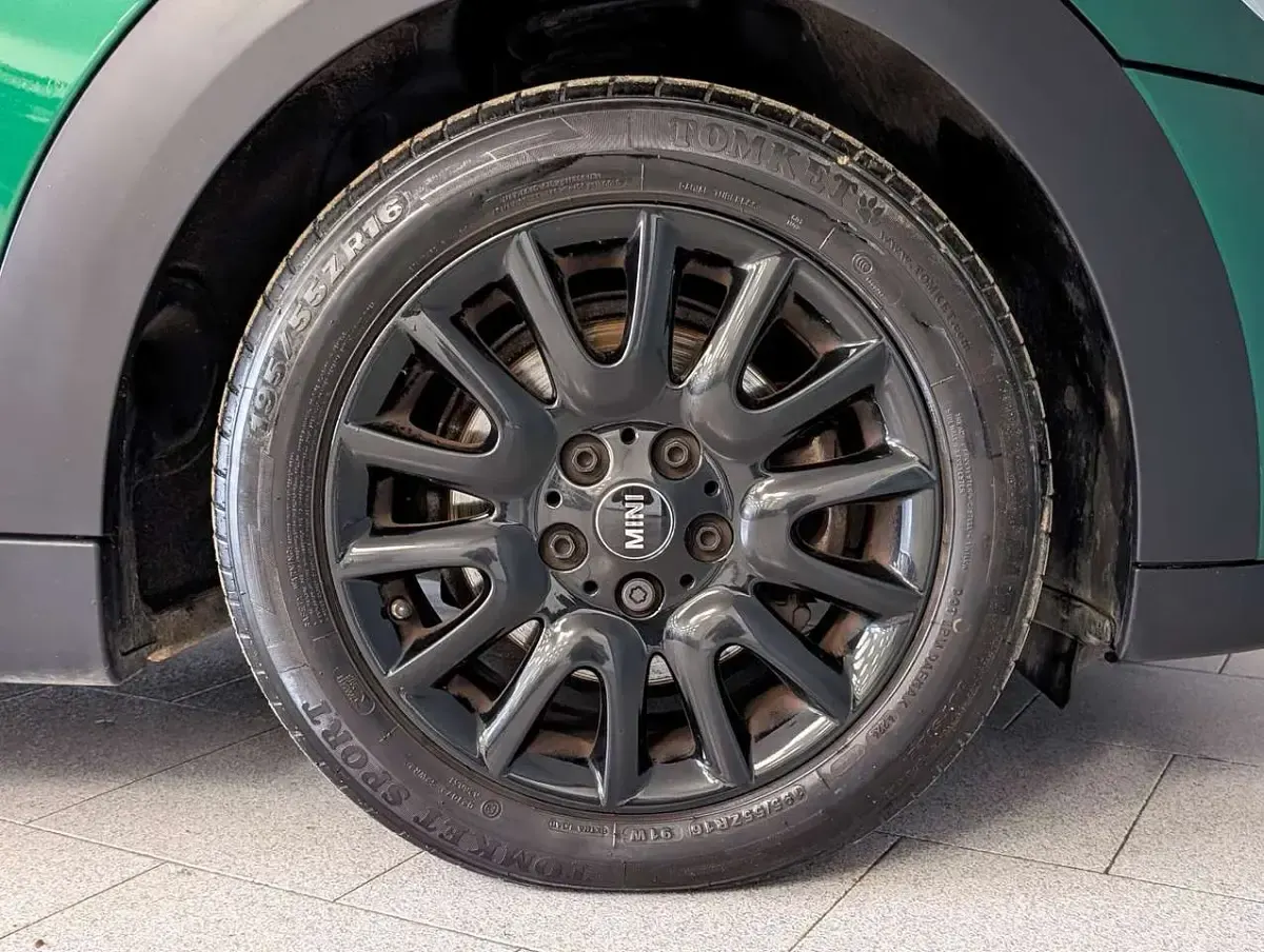 Usata Mini Cooper Classic 136 CV (100 kW) 2023 Verde Utilitaria