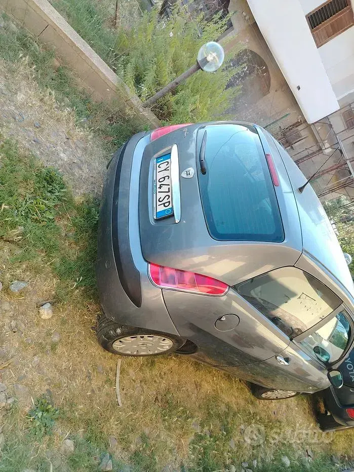 Usata Lancia Ypsilon 60 CV (44 kW) 2005 Grigio Utilitaria
