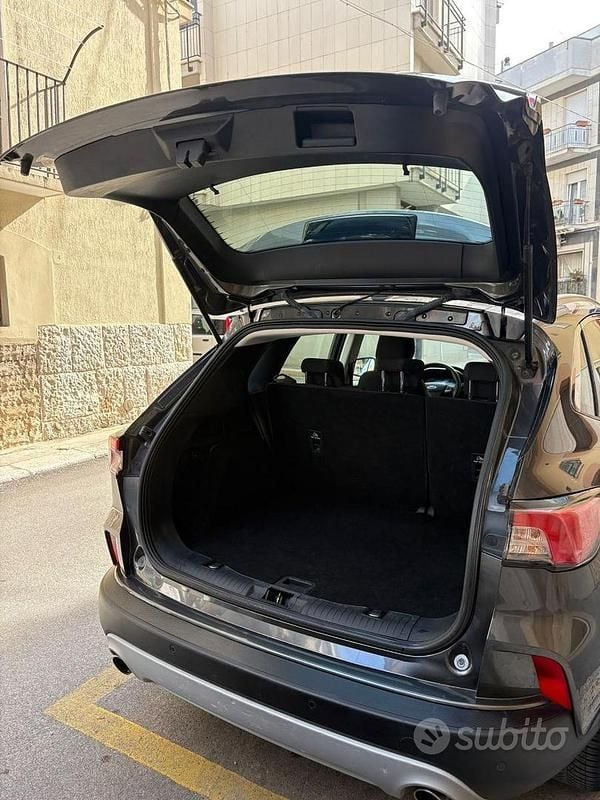 Usata Ford Kuga Titanium 120 CV (88 kW) 2020 Grigio SUV