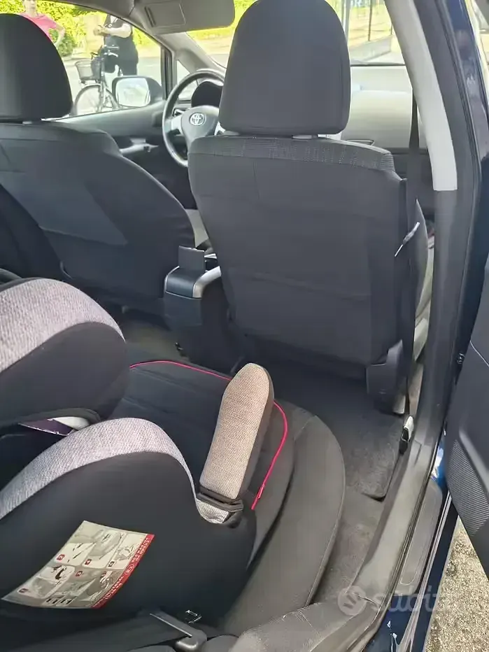 Usata Toyota Auris 90 CV (66 kW) 2008 Blu Utilitaria