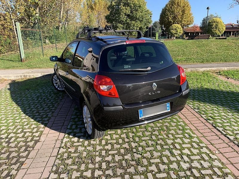 Usata Renault Clio II LE 75 CV (55 kW) 2008 Nero Utilitaria