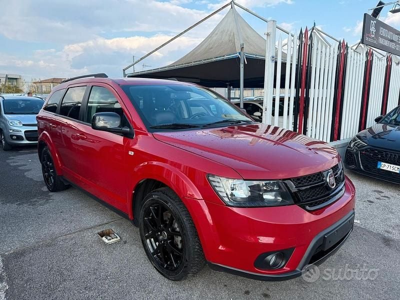 Usata Fiat Freemont Black Code 170 CV (125 kW) 2014 Rosso SUV