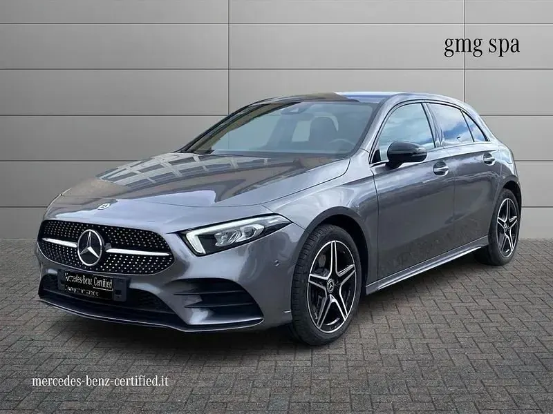 Begagnad Mercedes A250 Premium 218 HK (160 kW) 2022 Grå Halvkombi