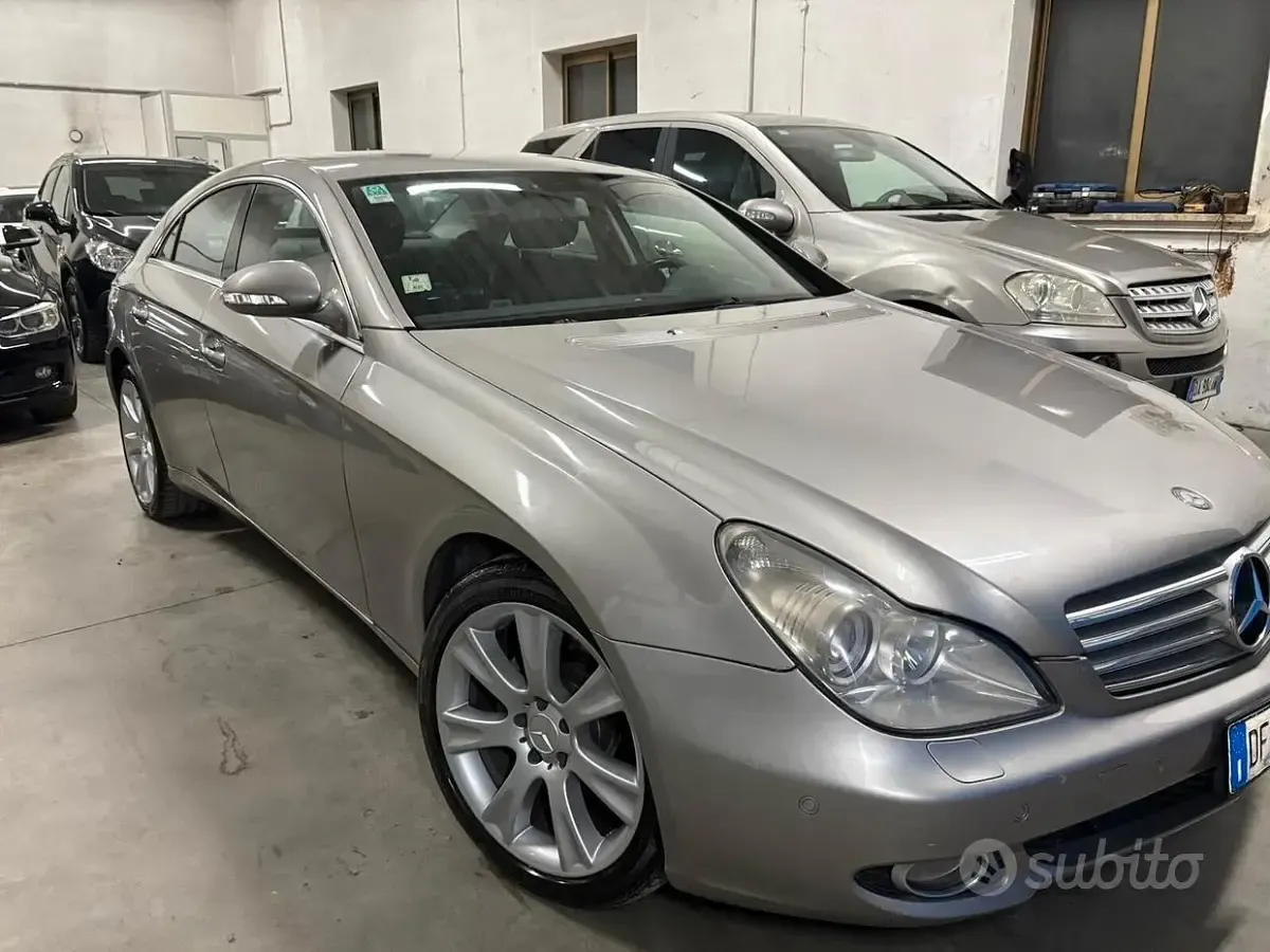 Usata Mercedes CLS320 224 CV (164 kW) 2007 Grigio Coupé