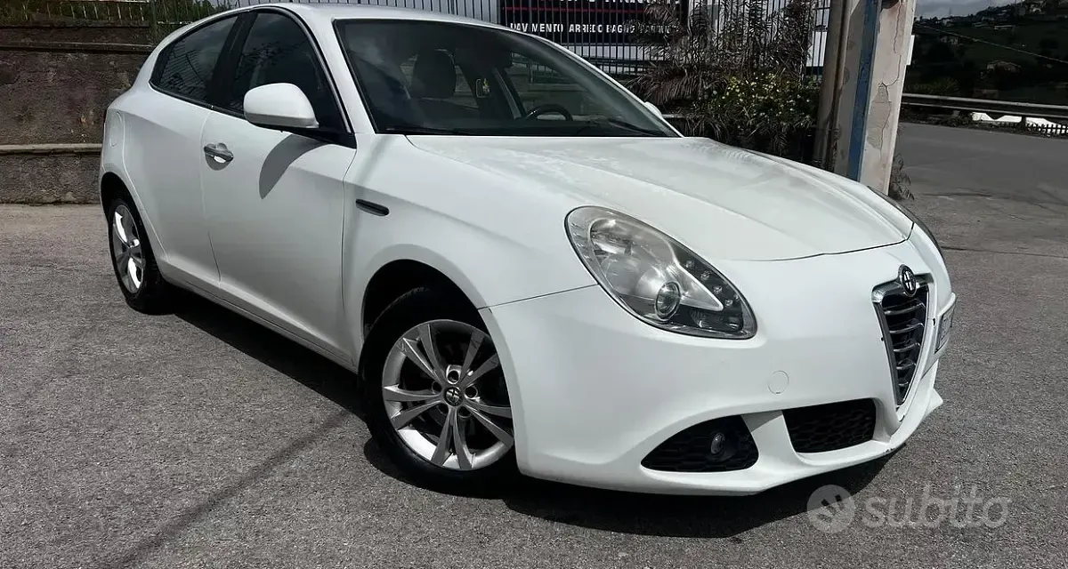 Usata Alfa Romeo Giulietta 105 CV (77 kW) 2011 Bianco Utilitaria