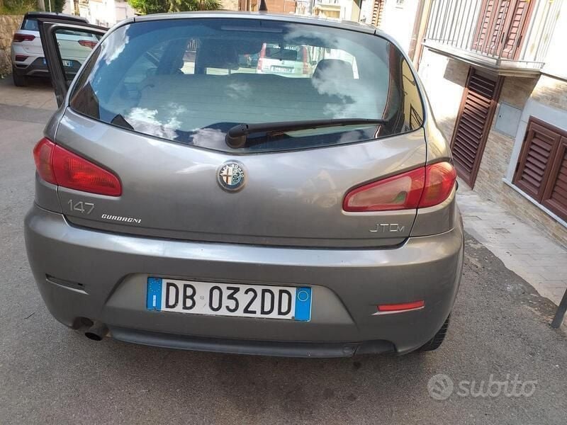 Usata Alfa Romeo 147 116 CV (85 kW) 2006 Grigio Utilitaria