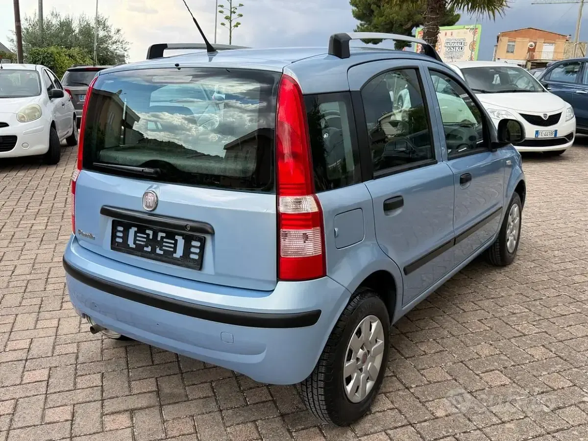 Usata Fiat Panda Emotion 69 CV (50 kW) 2011 Bluazzurro Utilitaria