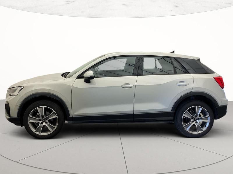 Usata Audi Q2 Admired 116 CV (85 kW) 2024 N8 argento cavo metallizzato SUV