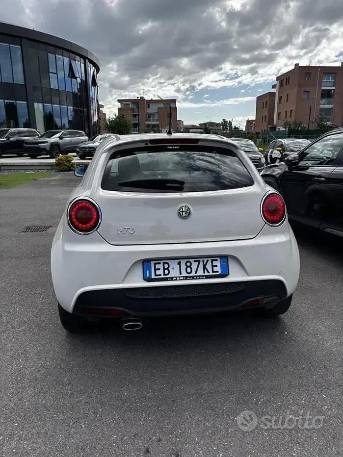 Usata Alfa Romeo MiTo Distinctive 120 CV (88 kW) 2011 Bianco Utilitaria