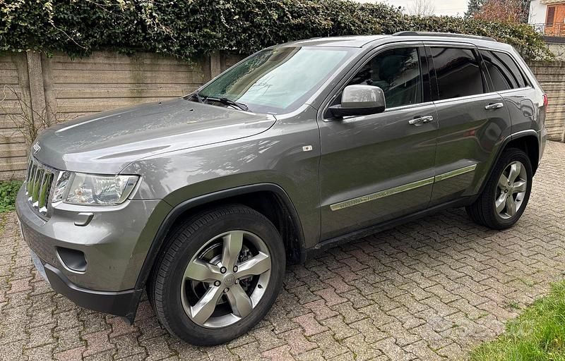 Usata Jeep Grand Cherokee Overland 241 CV (177 kW) 2013 Grigio SUV