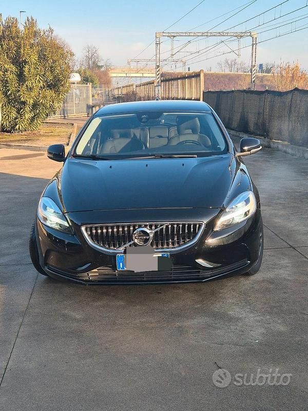 Nero Usata 2019 Volvo V40 Station wagon | 15.000 € (Buon prezzo) - Immagine 1/4