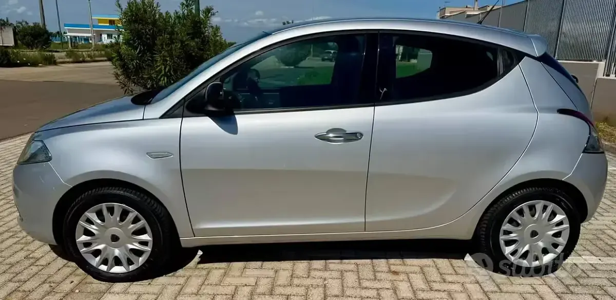 Usata Lancia Ypsilon 80 CV (58 kW) 2013 Grigio Utilitaria