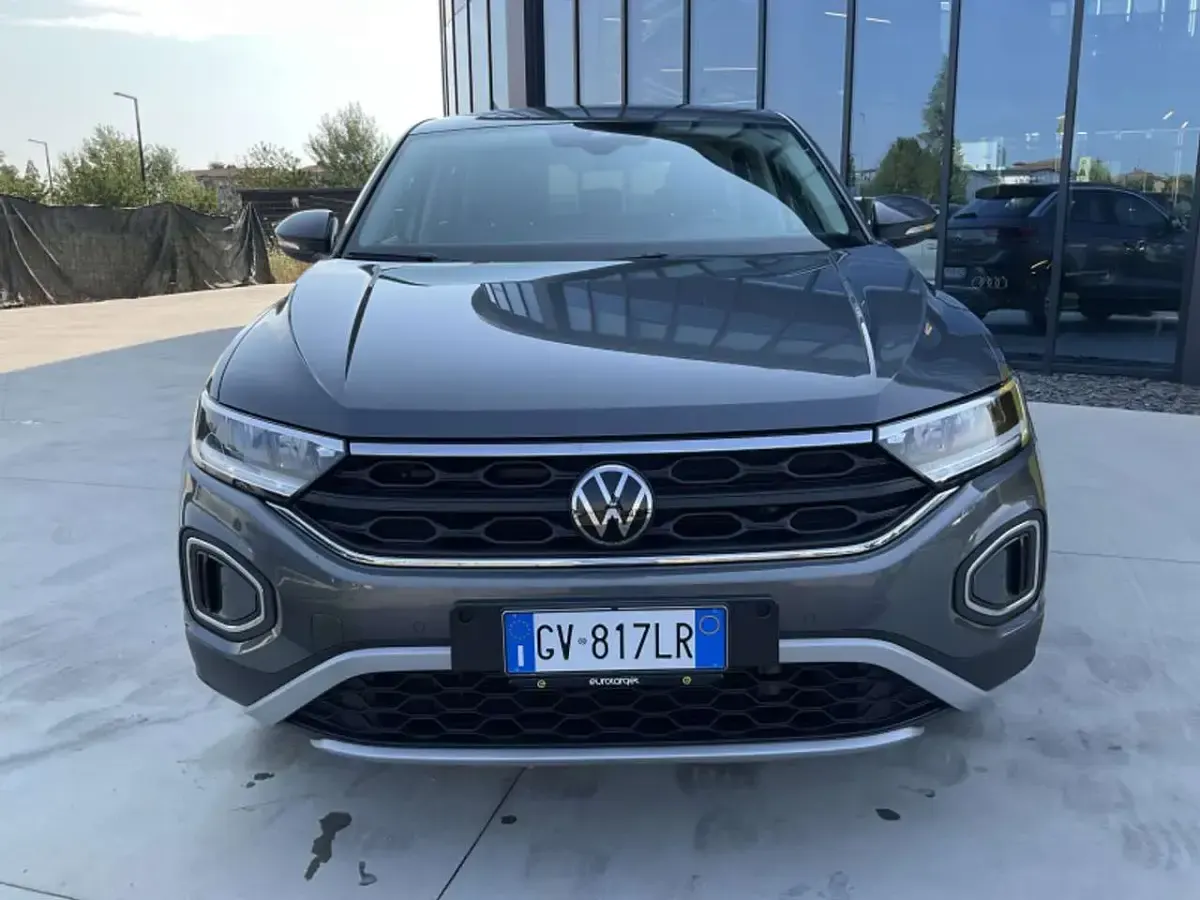 Usata VW T-Roc Life 116 CV (85 kW) 2023 Grigio SUV