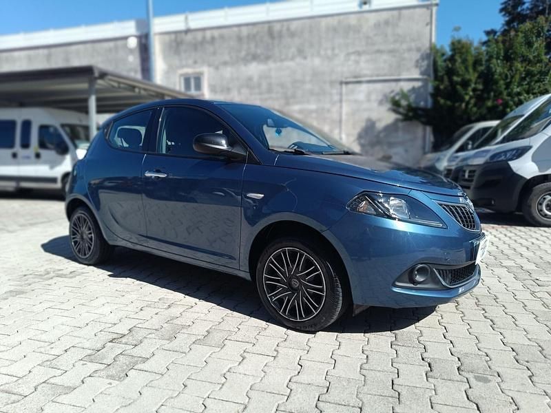 Usata Lancia Ypsilon Gold 69 CV (50 kW) 2023 Blu Utilitaria