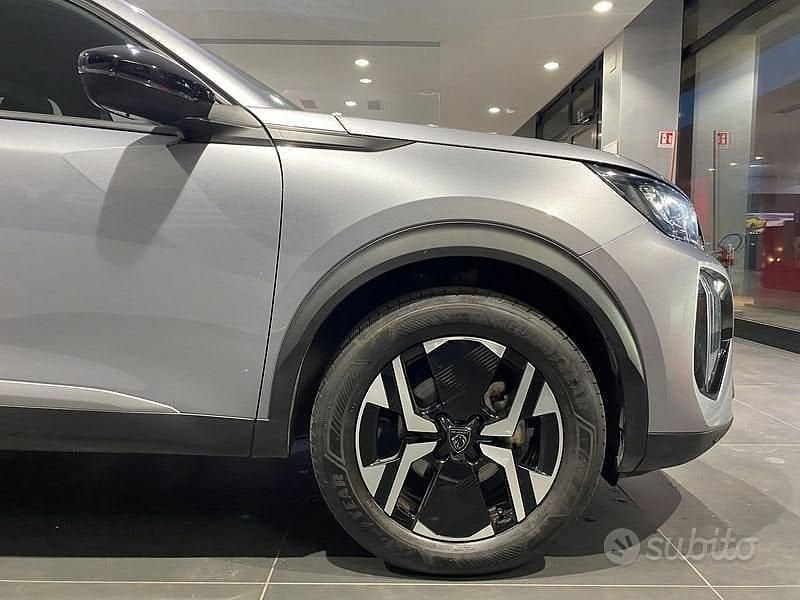 Usata Peugeot 2008 Allure 102 CV (75 kW) 2024 Giallo SUV