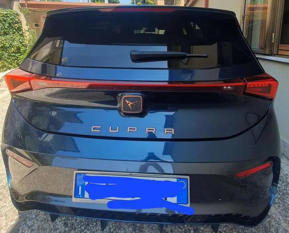 Usata Cupra Born 69 kW (95 CV) 2022 Blu/azzurro Utilitaria