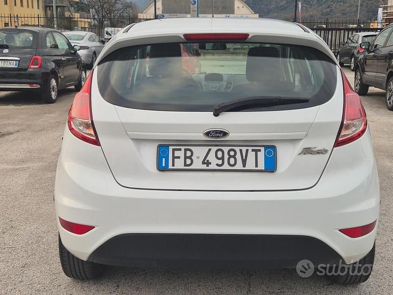 Usata Ford Fiesta Business Edition 95 CV (69 kW) 2016 Bianco Berlina