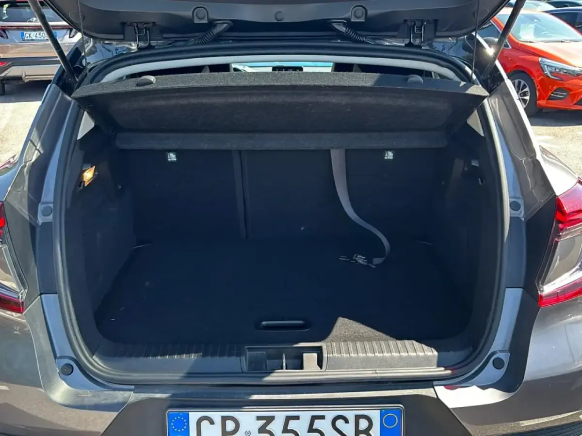 Usata Renault Captur Techno 145 CV (106 kW) 2023 Grigio SUV